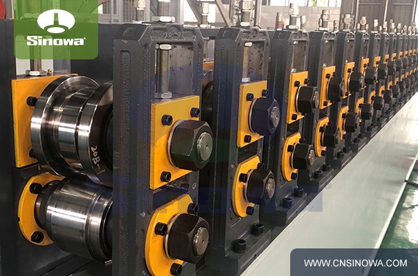 Z type cold roll forming machine